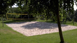 Volleyballplatz im Sommerbad Dbling