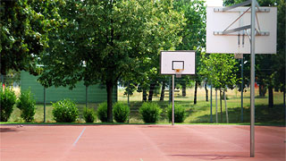 Basketballplatz auf der Jugendsportanlage in der Emichgasse