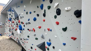 Boulderwand im Auenbereich der Sportanlage Venediger Au