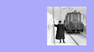 Historisches Foto eines Mannes vor einer Straenbahn