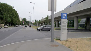 Kreuzungsbereich Vorgartenstrae Ein- und Ausfahrt OMV