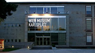 Pogled sprijeda na "Wien Museum" na Karlsplatz-u