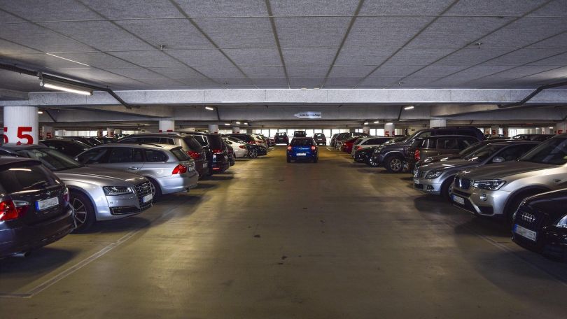 copyright: Pixabay Parkgarage mit Autos