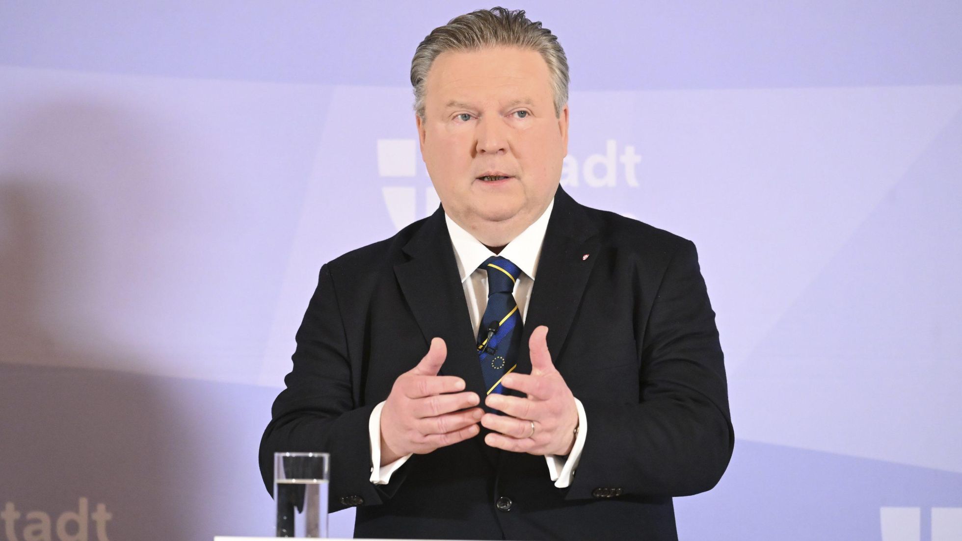 Bürgermeister Michael Ludwig spricht auf einer Pressekonferenz