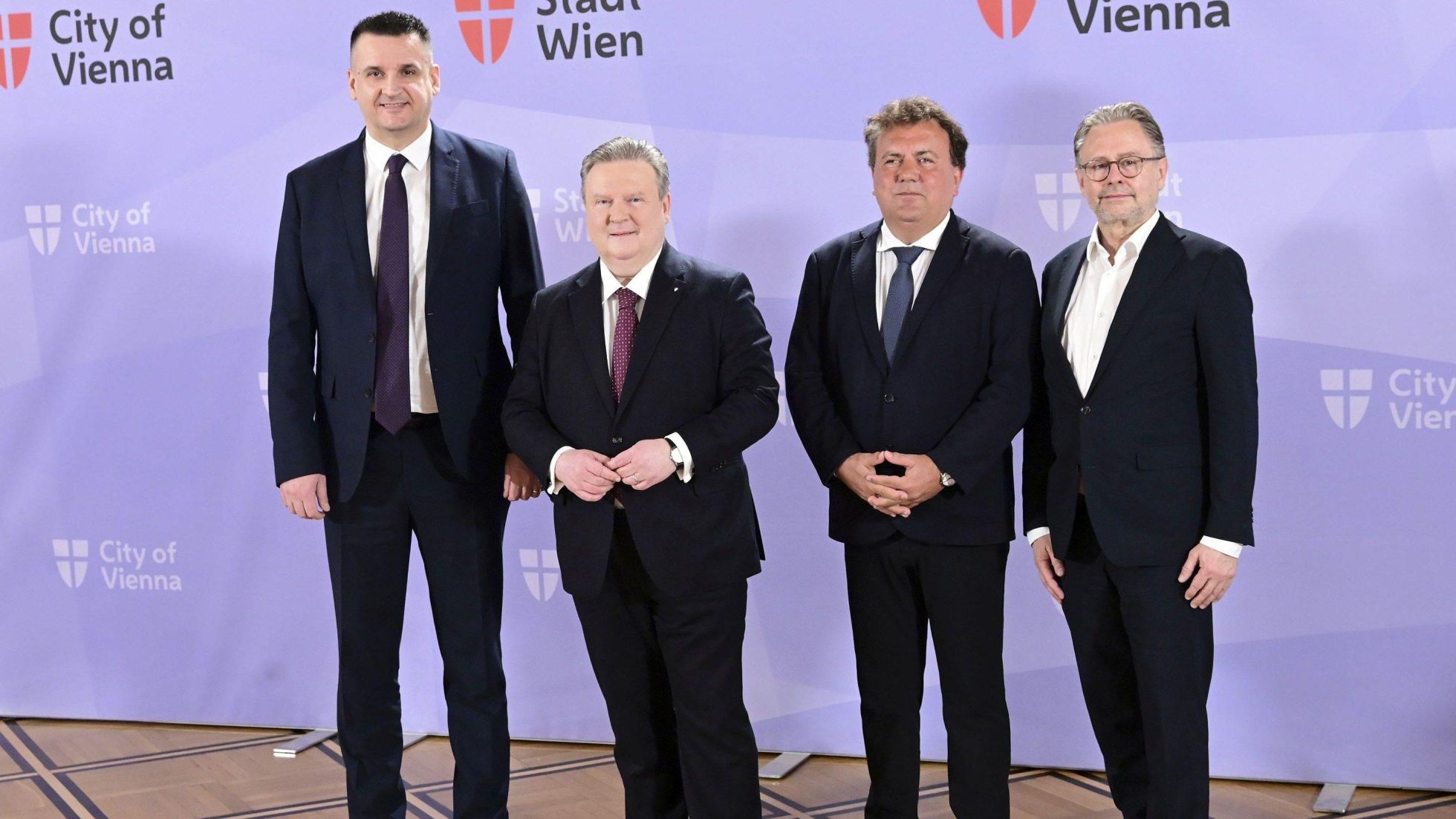 Gruppenfoto mit Ivan Vlaho, CEO der UniCredit Bank Austria, Bürgermeister Michael Ludwig, Jan Nast, Intendant der Wiener Symphoniker und Alexander Wrabetz, Aufsichtsrat der Wiener Symphoniker