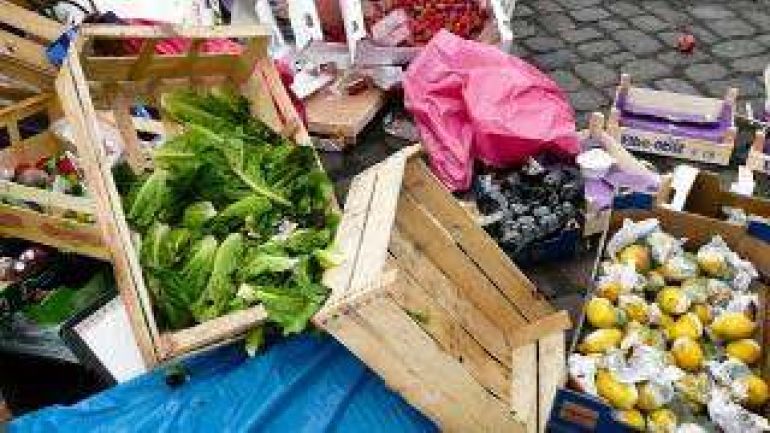 copyright: BilderBox.com Holzkisten mit Obst und Gemüse