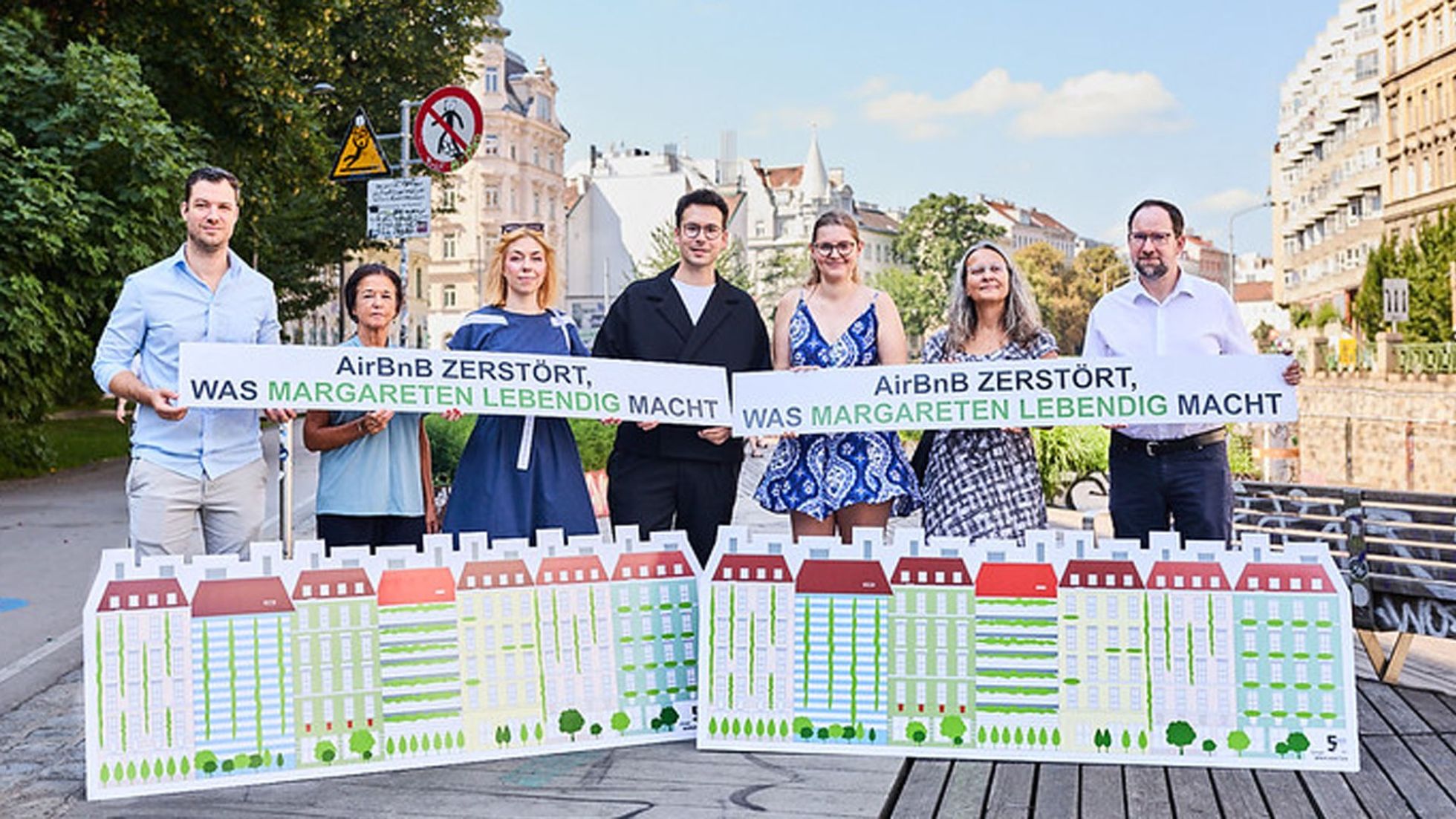 von links nach rechts:  Andreas Schön (FPÖ), Claudia Krieglsteiner (KPÖ-LINKS), Julia Fritz (GRÜNE), Bezirksvorsteher Michael Luxenberger (GRÜNE), Sarah Mayer (NEOS), Petra Tierscherl (GRÜNE), Wolfgang Mitis (SPÖ)
