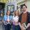 copyright: BV 6 Julia Lessacher, Annelies Larcher und Karl Lampret stehen vor dem Bücherschrank.