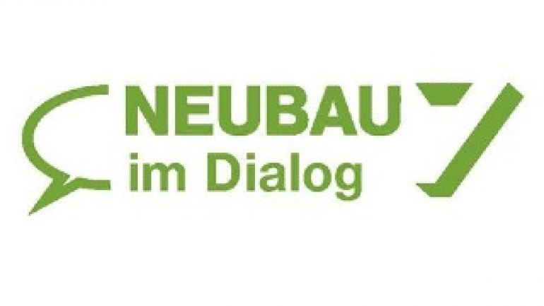 Logo mit Schriftzug "Neubau im Dialog" in grüner Schrift auf weißem Untergrund