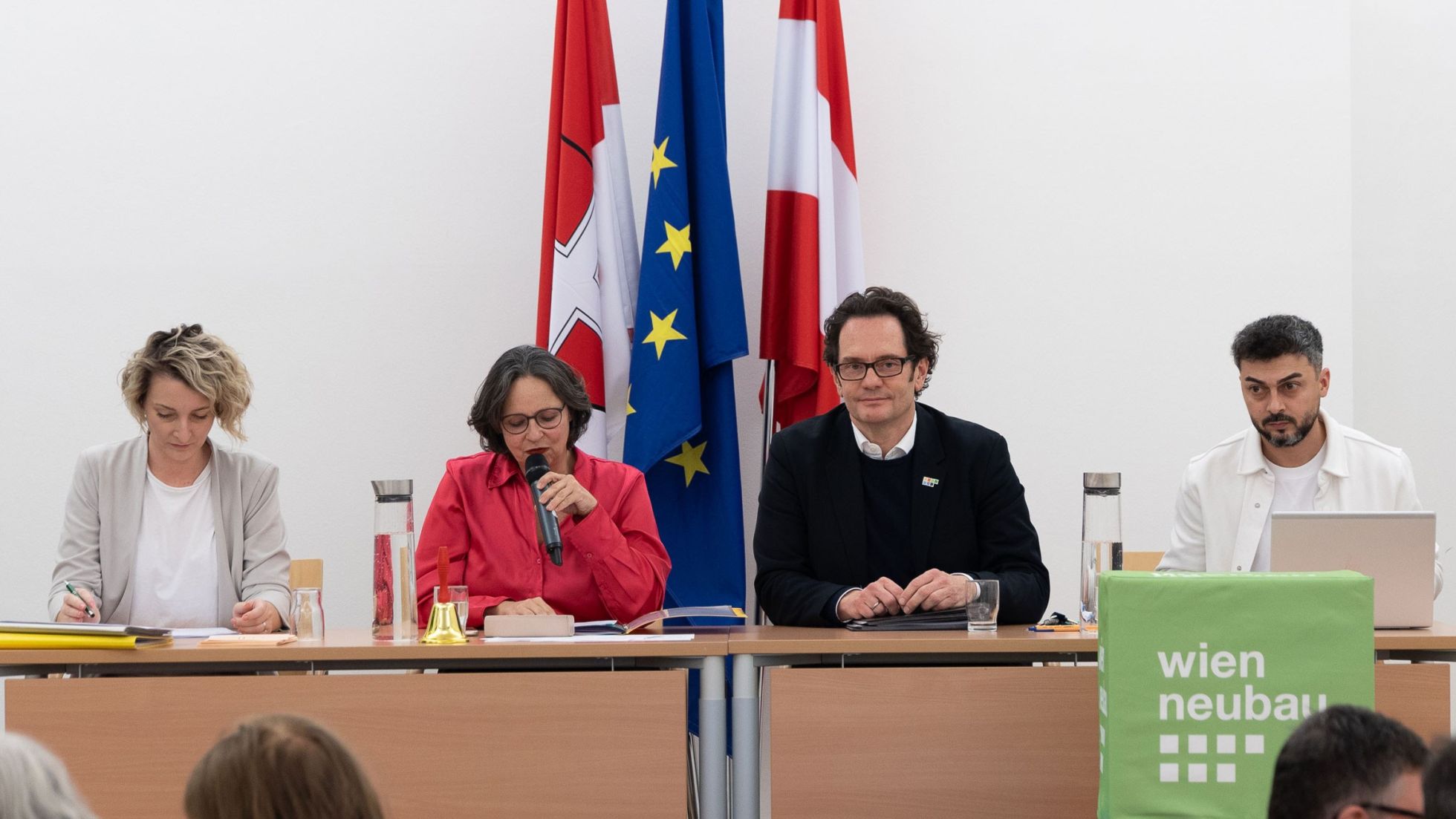 Bezirksvorsteher Markus Reiter in der Bezirksvorstehungssitzung