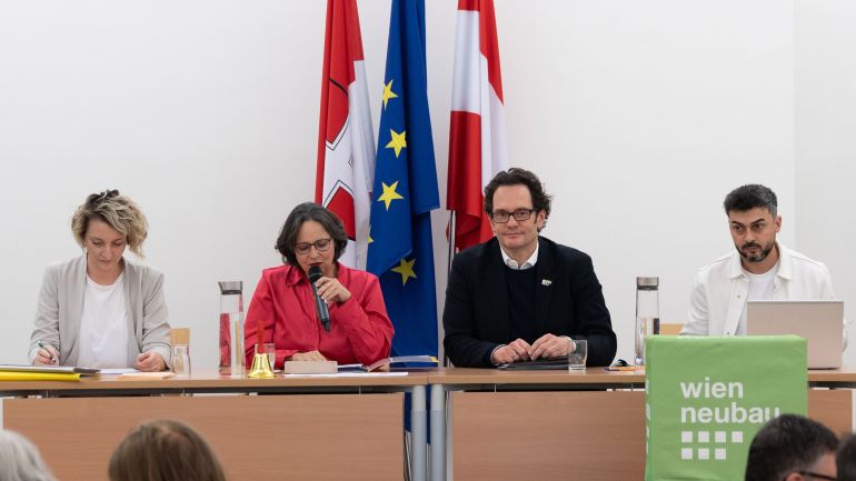 Bezirksvorsteher Markus Reiter in der Bezirksvorstehungssitzung