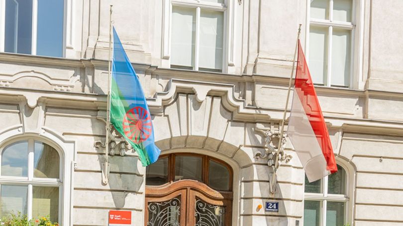 2 gehisste Flaggen am Amthaus