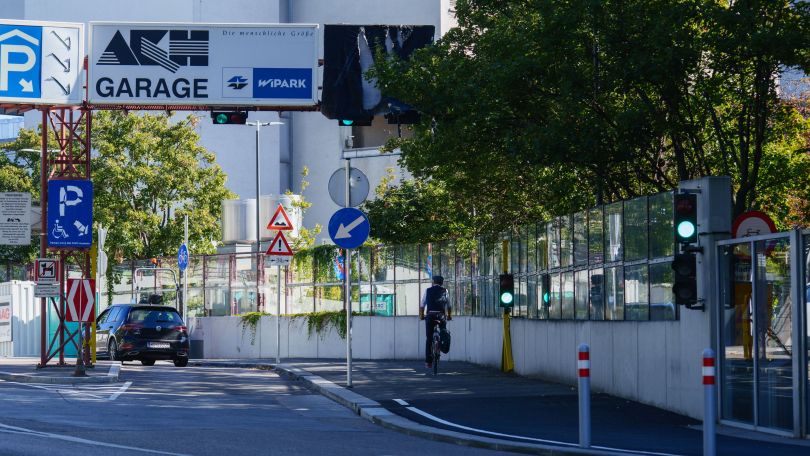 copyright: Mobilitätsagentur Wien / Martin Morscher Radweg mündet in Einfahrt zum AKH