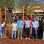copyright: BV5/Lucas Mallinger Bezirksvorsteher Wilfried Zankl und Bezirksjugendbeauftragte Eiman Mahmoud mit Kinder und Jugendlichen vor einem Klettergerüst im Park