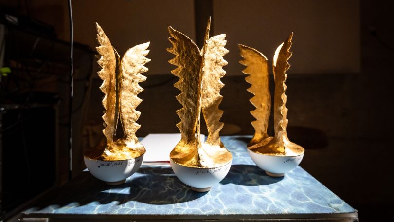 copyright: Michael Mazohl Goldene Ottilie: 3 goldene Flügelskulpturen