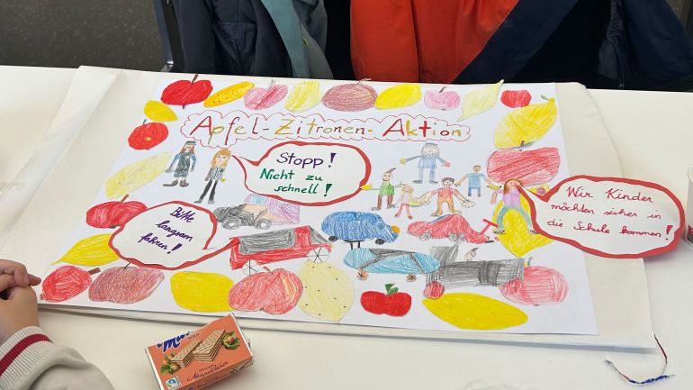 copyright: BV 7 Selbstgebasteltes Plakat zu einer Aktion des Kinder - und Jugendparlaments