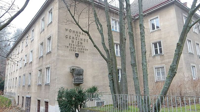 copyright: Hadi Sanierungsbedürftiges Wohnhaus