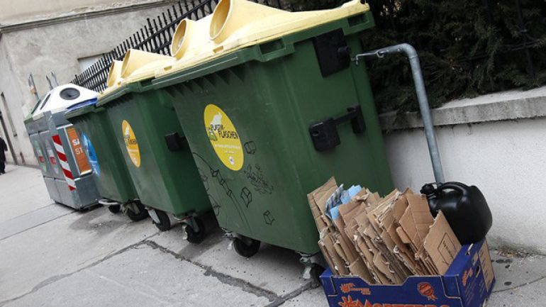 copyright: Eva Kelety Sammelcontainer für Abfall