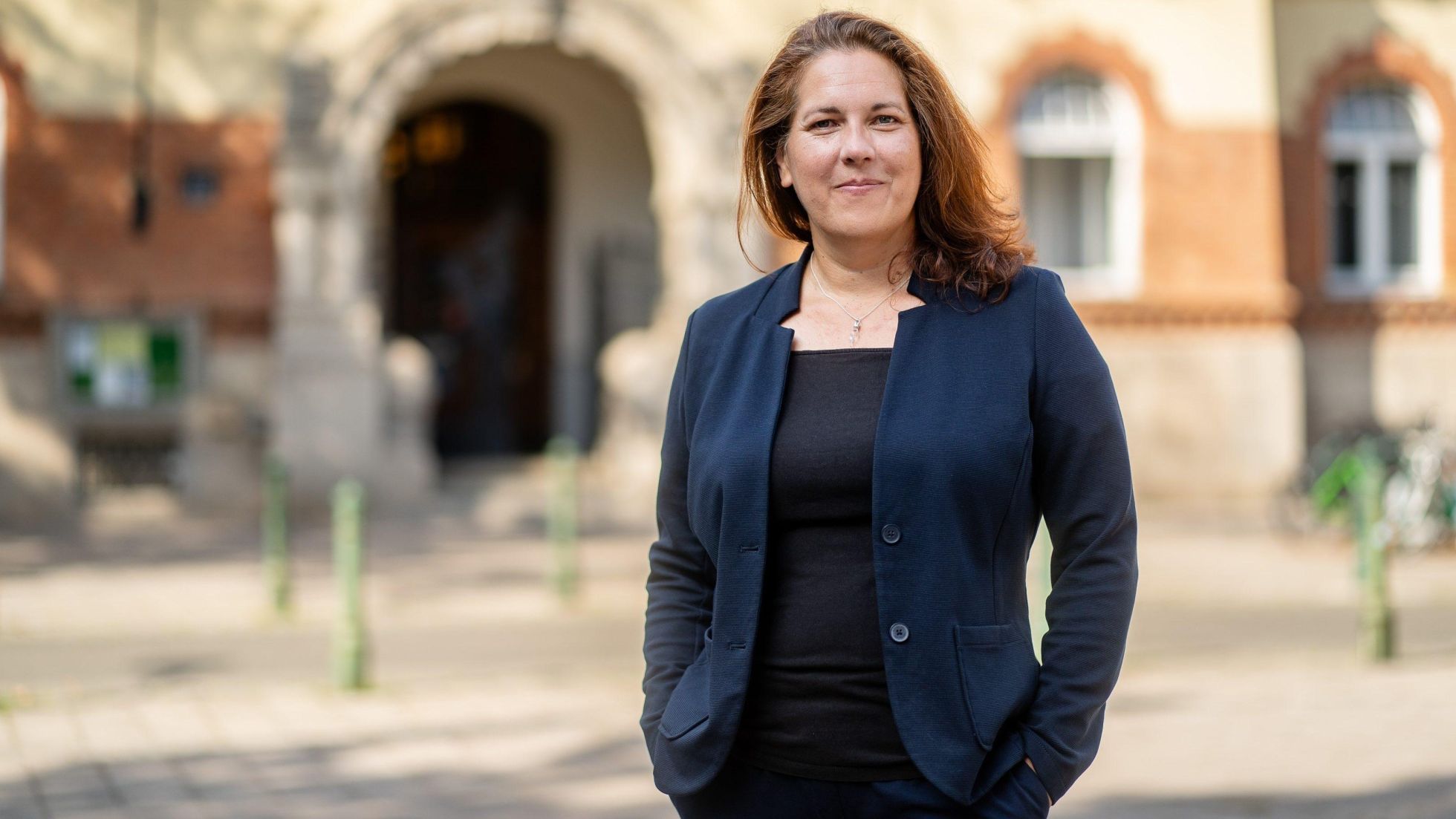 Bezirksvorsteherin Christine Dubravac-Widholm im Porträt