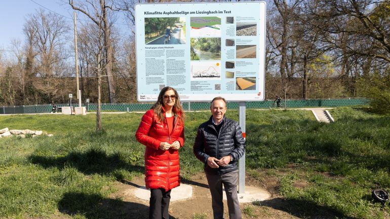 Planungsstadträtin Ulli Sima und ﻿Bezirksvorsteher Gerald Bischof an der Teststrecke