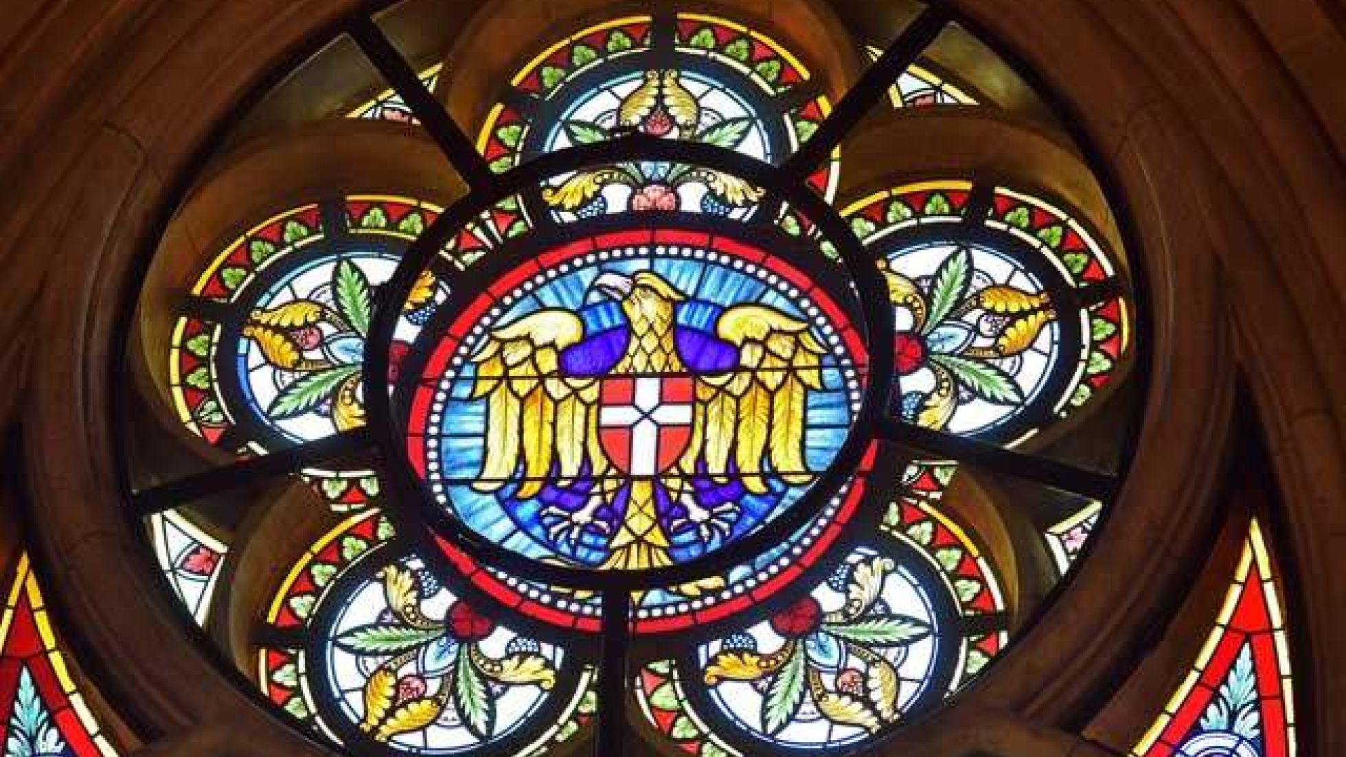 copyright: PID - Christian Jobst Buntes Glasfenster in Blumenform