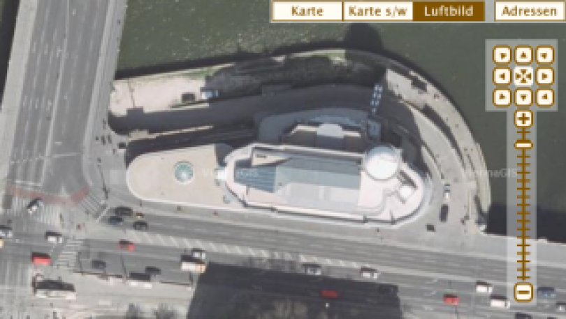 Detailansicht Steuereinheiten des Stadtplans auf Luftbild Urania