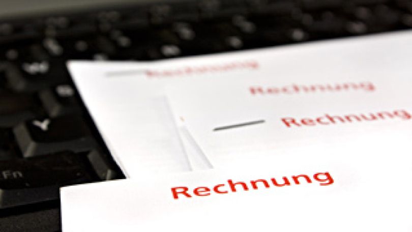 copyright: fotolia Ein Stapel Rechnungen