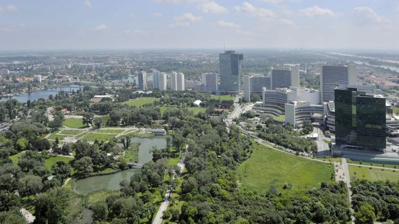 Luftaufnahme von Donaupark und Uno City