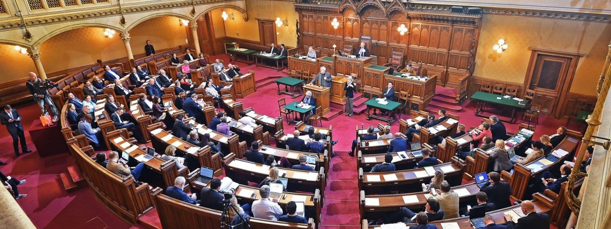 Der Wieder Landtagssitzungssaal von oben