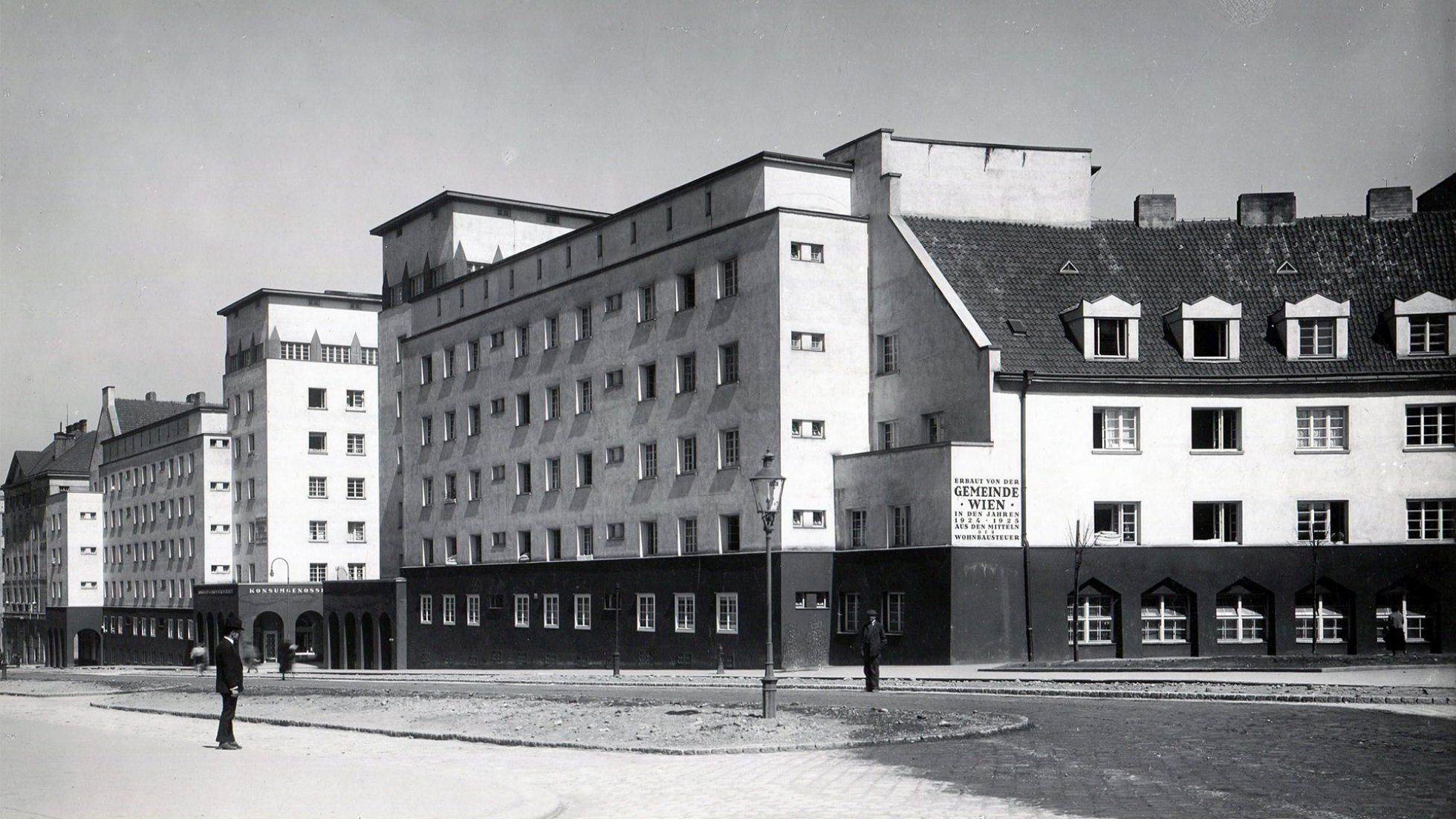 copyright: MA 8 Historische Fotoaufnahme eines Wiener Gemeindebaus
