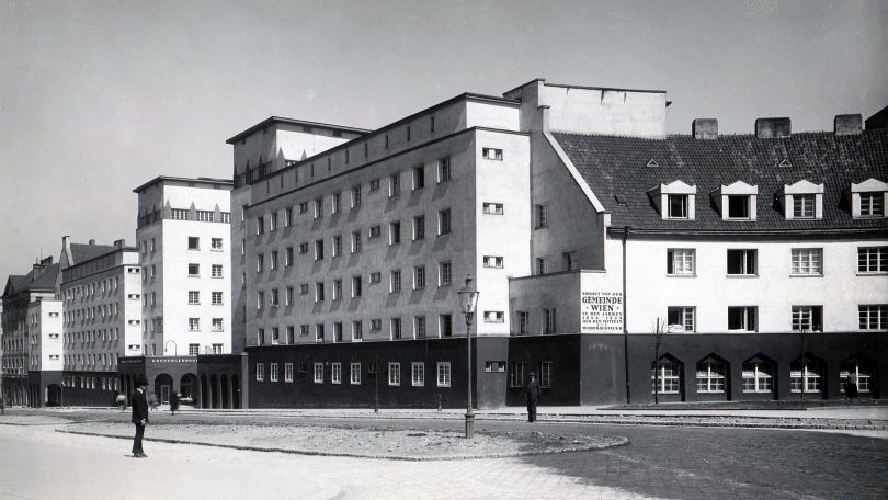Historische Fotoaufnahme eines Wiener Gemeindebaus