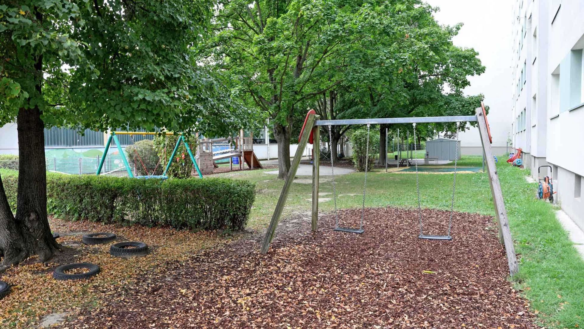 copyright: MA10/VOTAVA Außenbereich Kindergarten Oswald-Redlich-Straße 48