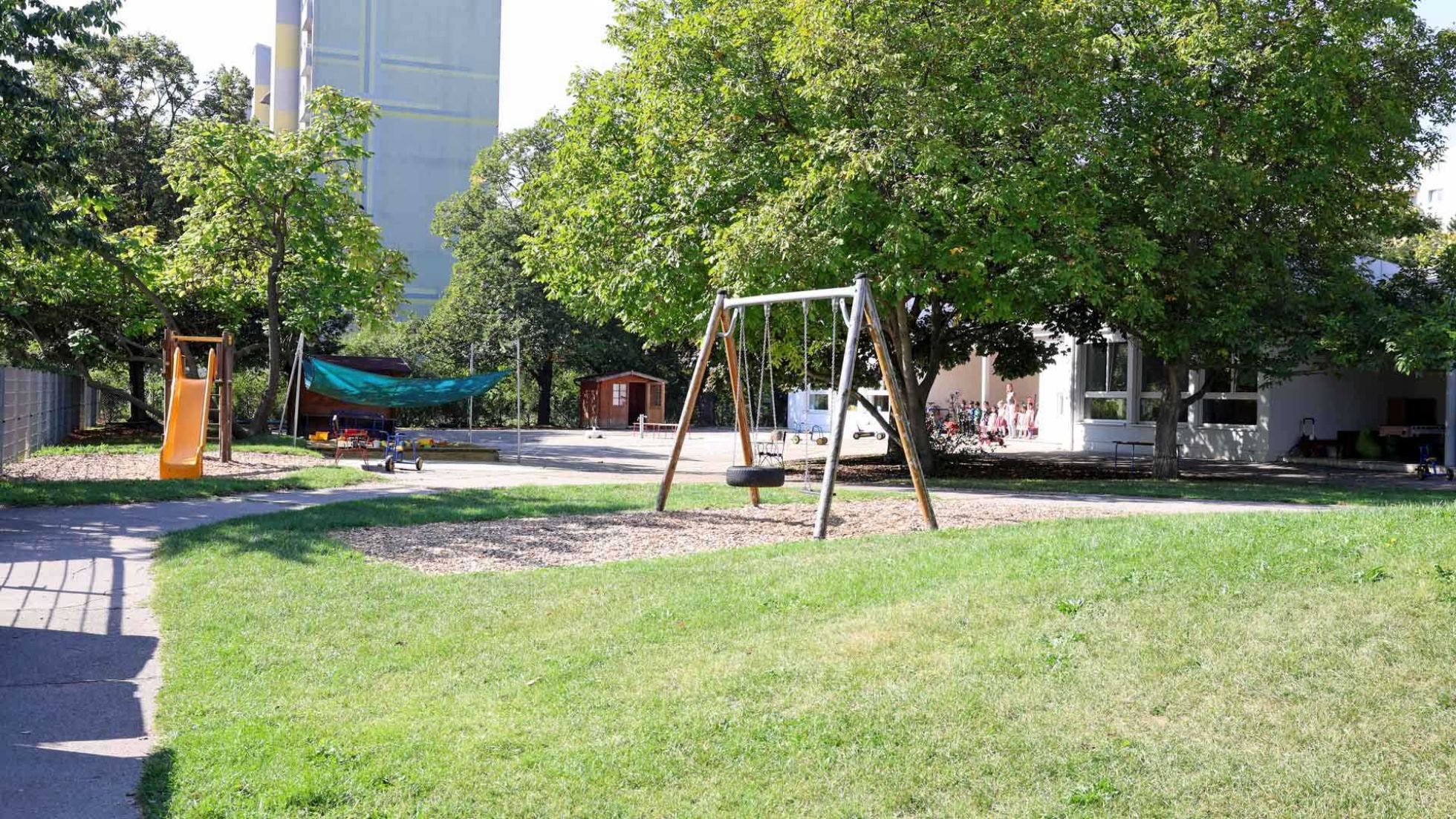 copyright: MA10/VOTAVA Außenbereich Kindergarten Thonetgasse 42