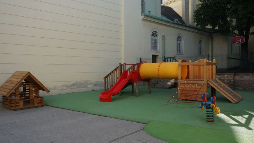 copyright: Yvonne Engelberger Außenbereich Kindergarten Apostelgasse 7