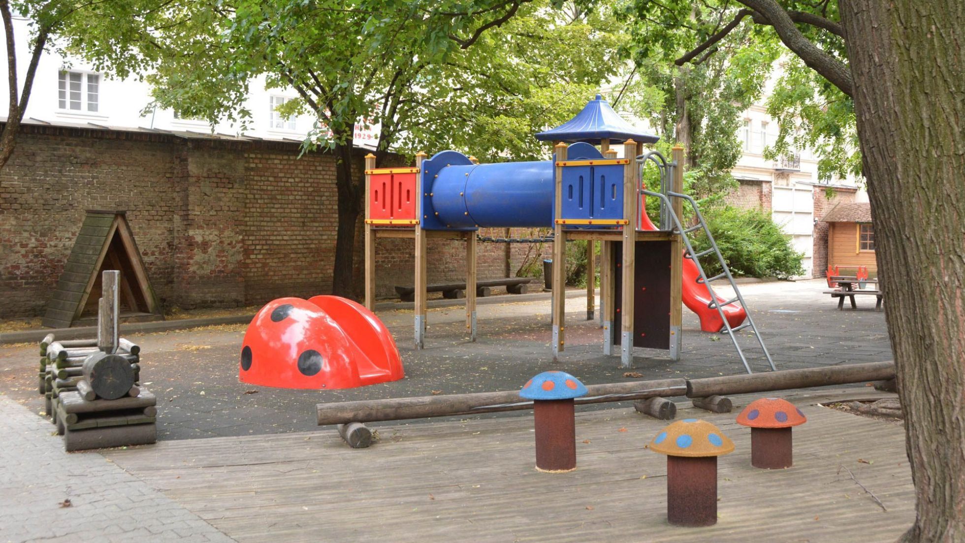 copyright: Bernd Sahlender Außenbereich Kindergarten Landstraßer Hauptstraße 137a