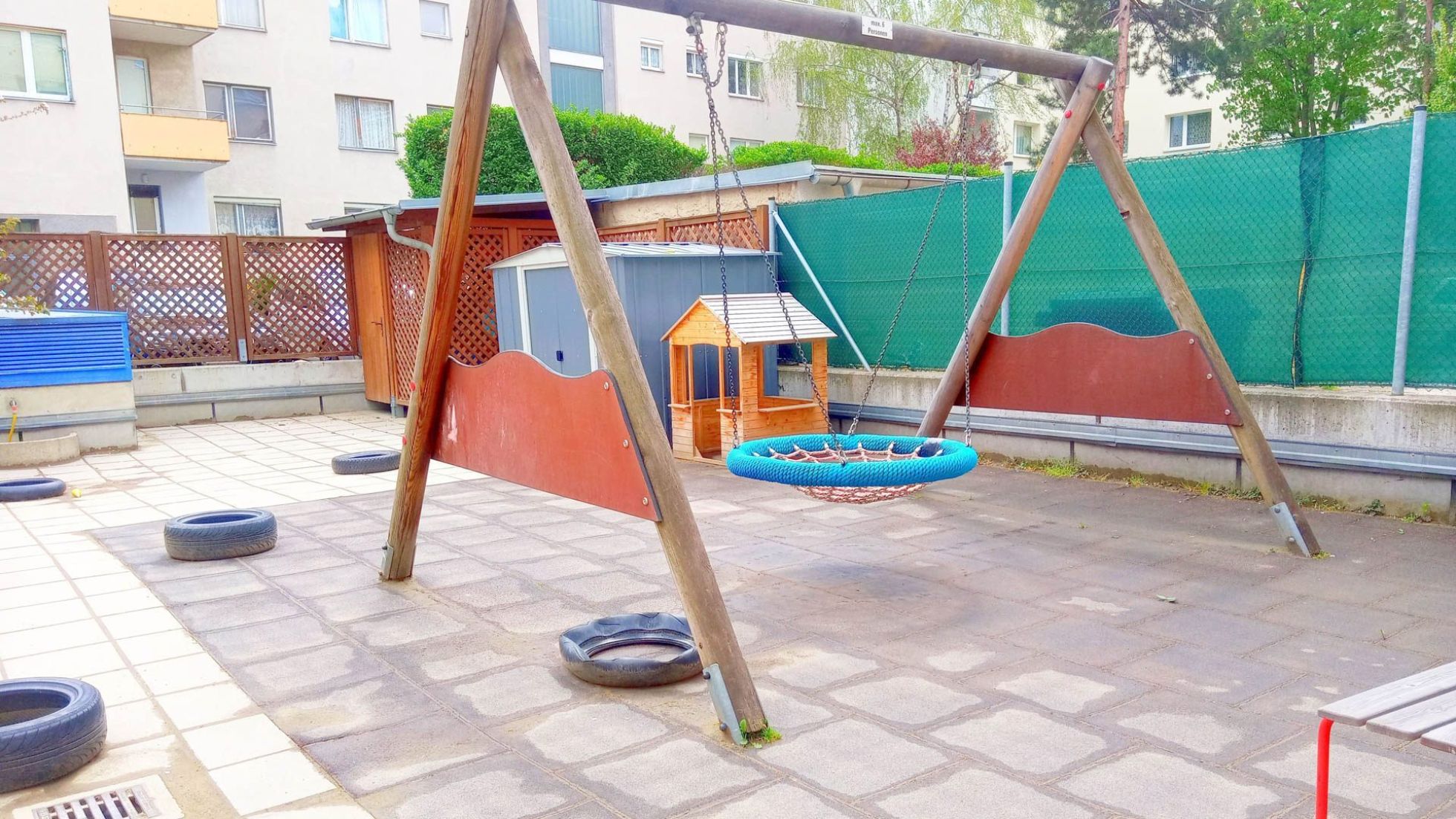 copyright: KIWI - Kinder in Wien Außenbereich Kindergarten Nattergasse 18-20