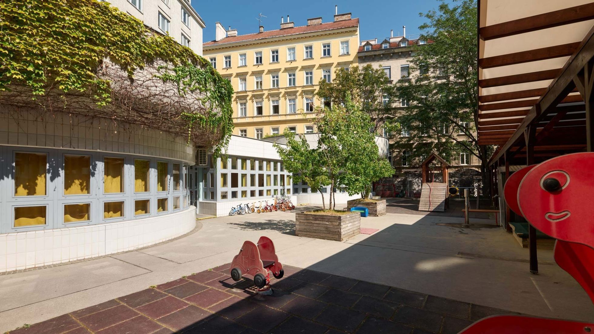 copyright: MA10/Markus Wache Außenbereich Kindergarten Stiegengasse 15