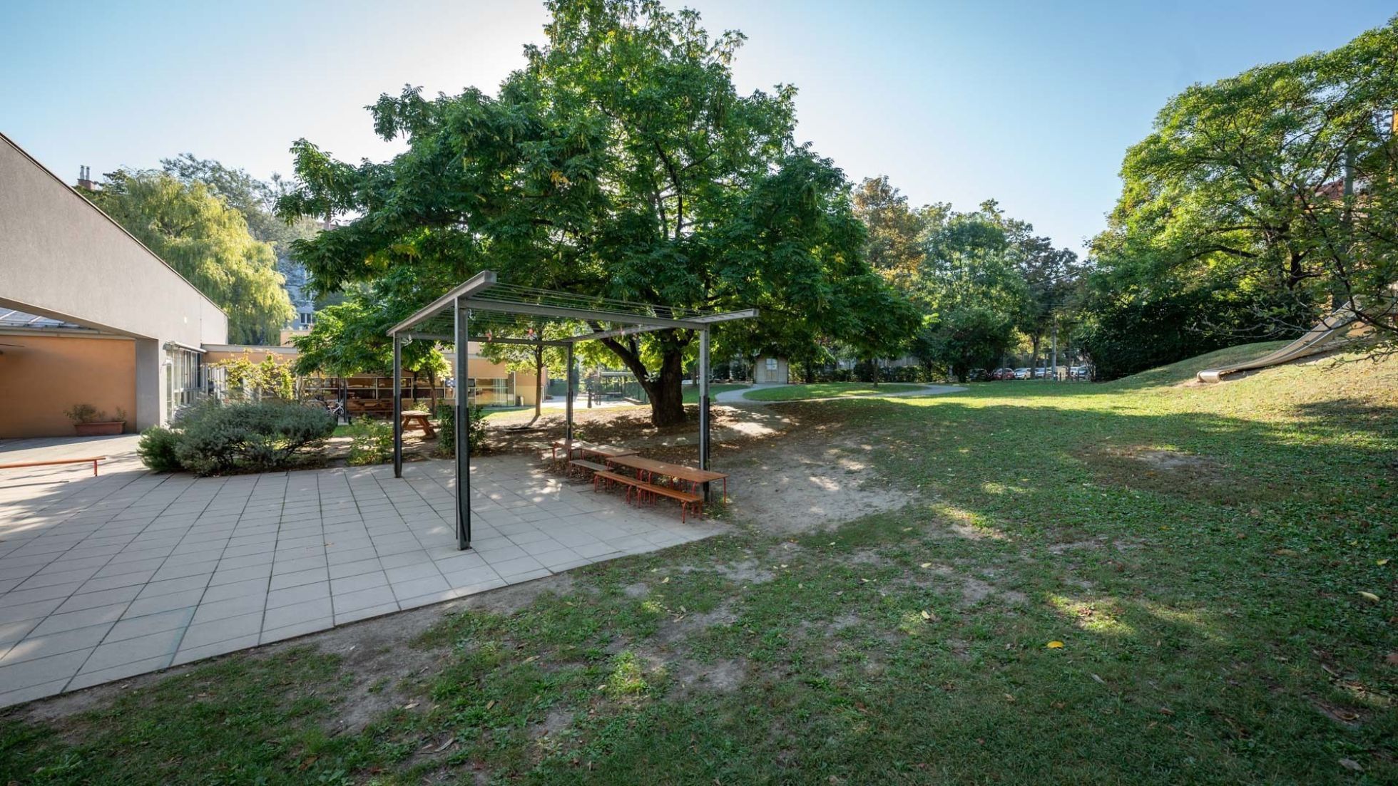 copyright: MA 10/ DAVID BOHMANN Außenbereich Kindergarten Migerkastraße 16