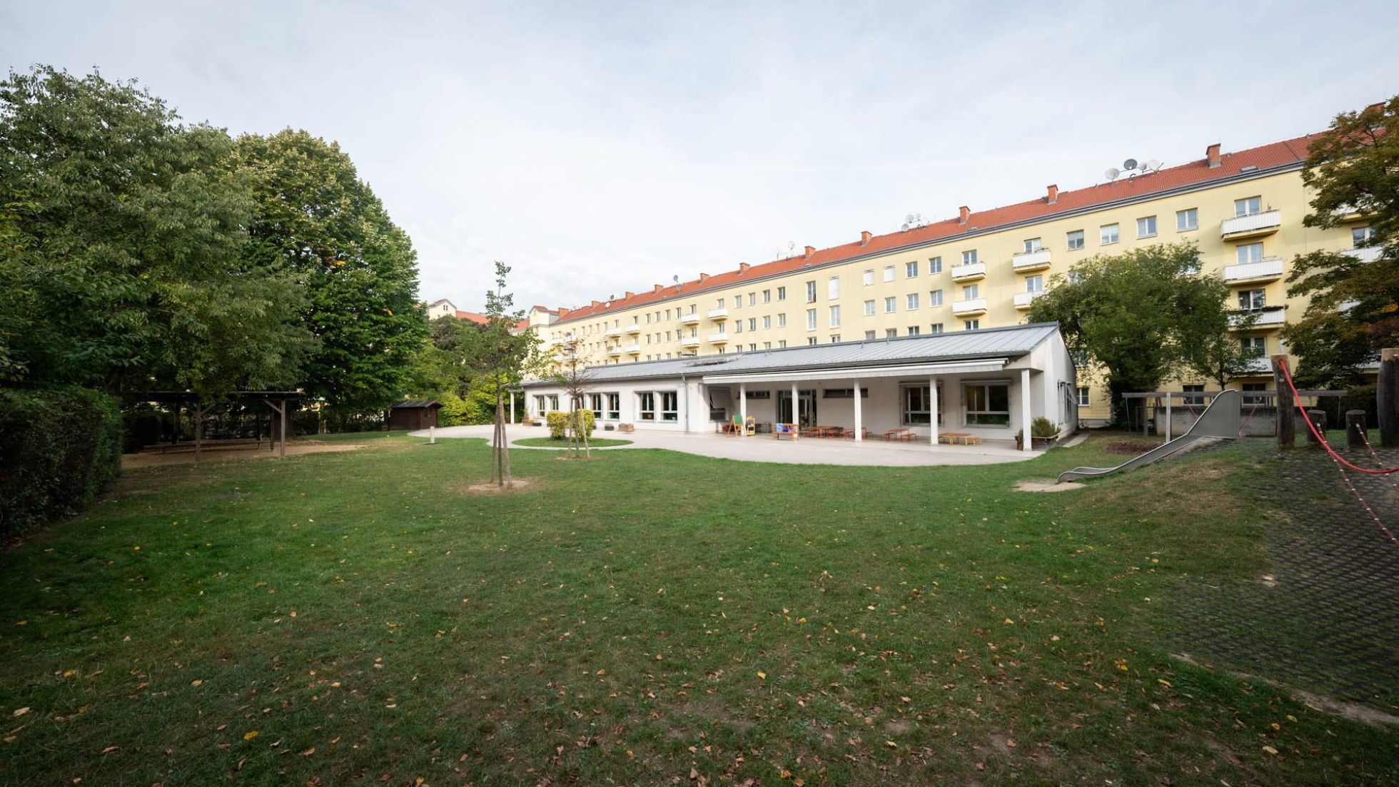copyright: MA 10/ DAVID BOHMANN Außenbereich Kindergarten Unter-Meidlinger Straße 67-69