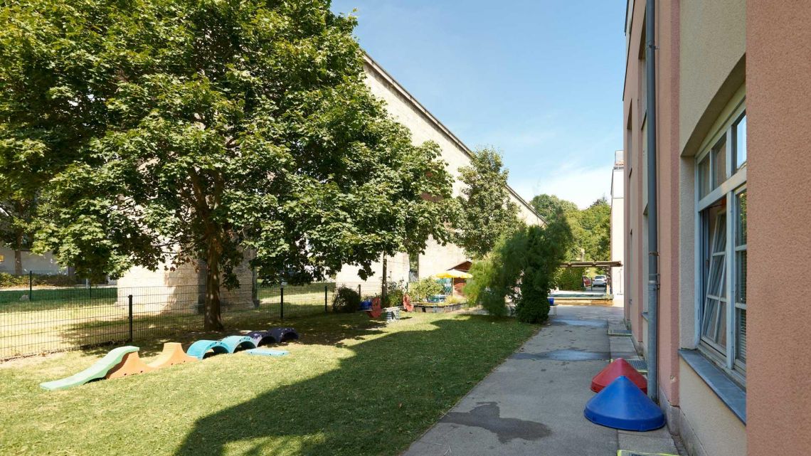 Außenbereich Kindergarten 1230 Breitenfurter Straße 401