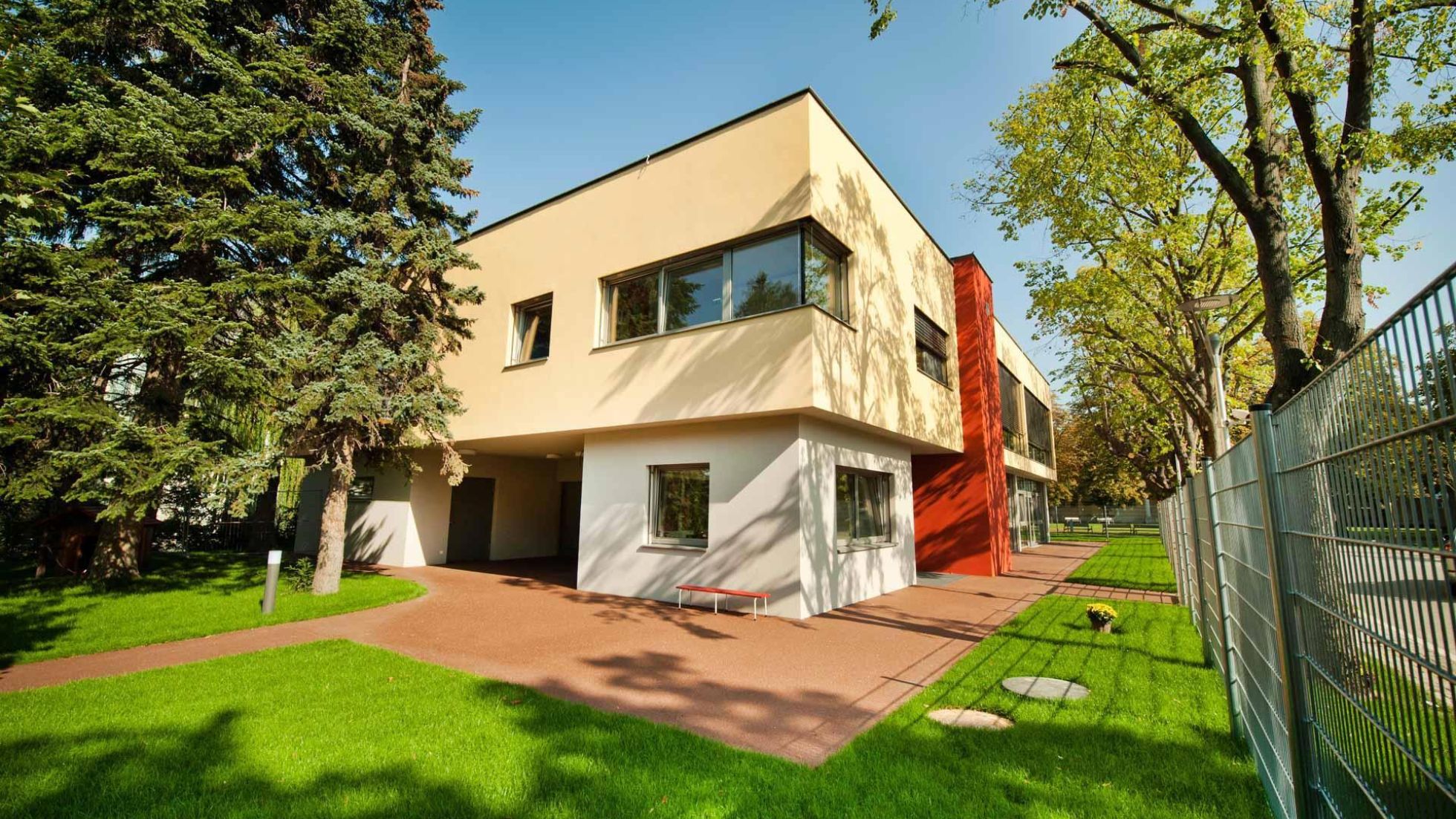 Gebäude Kindergarten Speisinger Straße 107