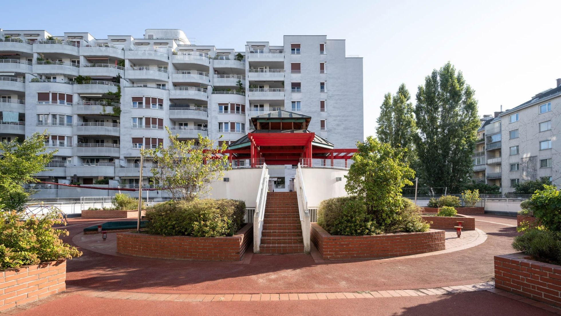 copyright: MA 10/Johannes Wiedl Außenbereich Kindergarten Dr.-Natterer-Gasse 1