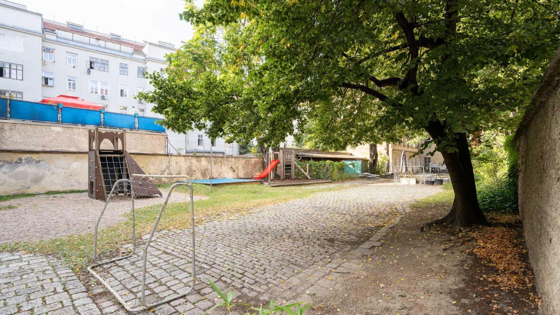 copyright: MA 10/Johannes Wiedl Außenbereich Kindergarten Kleine Sperlgasse 2a