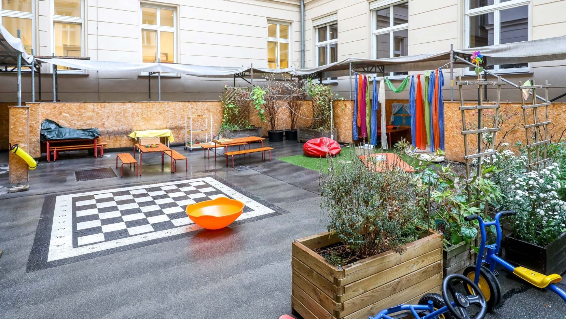copyright: MA10/Christian Fürthner Außenbereich Kindergarten Pöchlarnstraße 14
