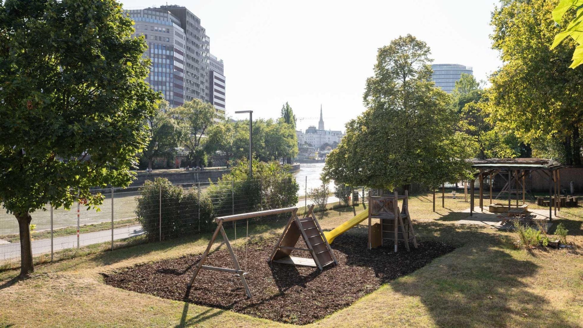 copyright: MA 10/Johannes Wiedl Außenbereich Kindergarten Fruchtgasse 2