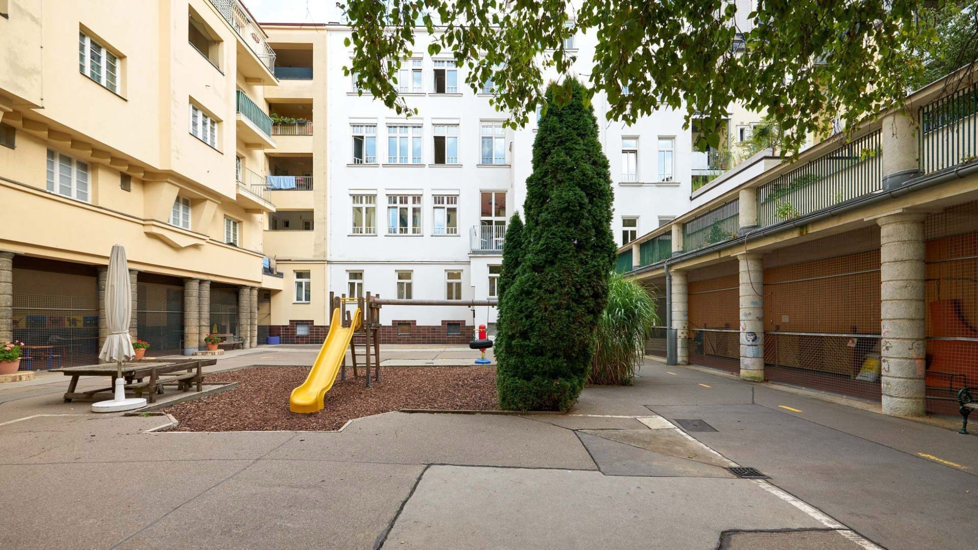 copyright: MA10/Markus Wache Außenbereich Kindergarten Brüßlgasse 31