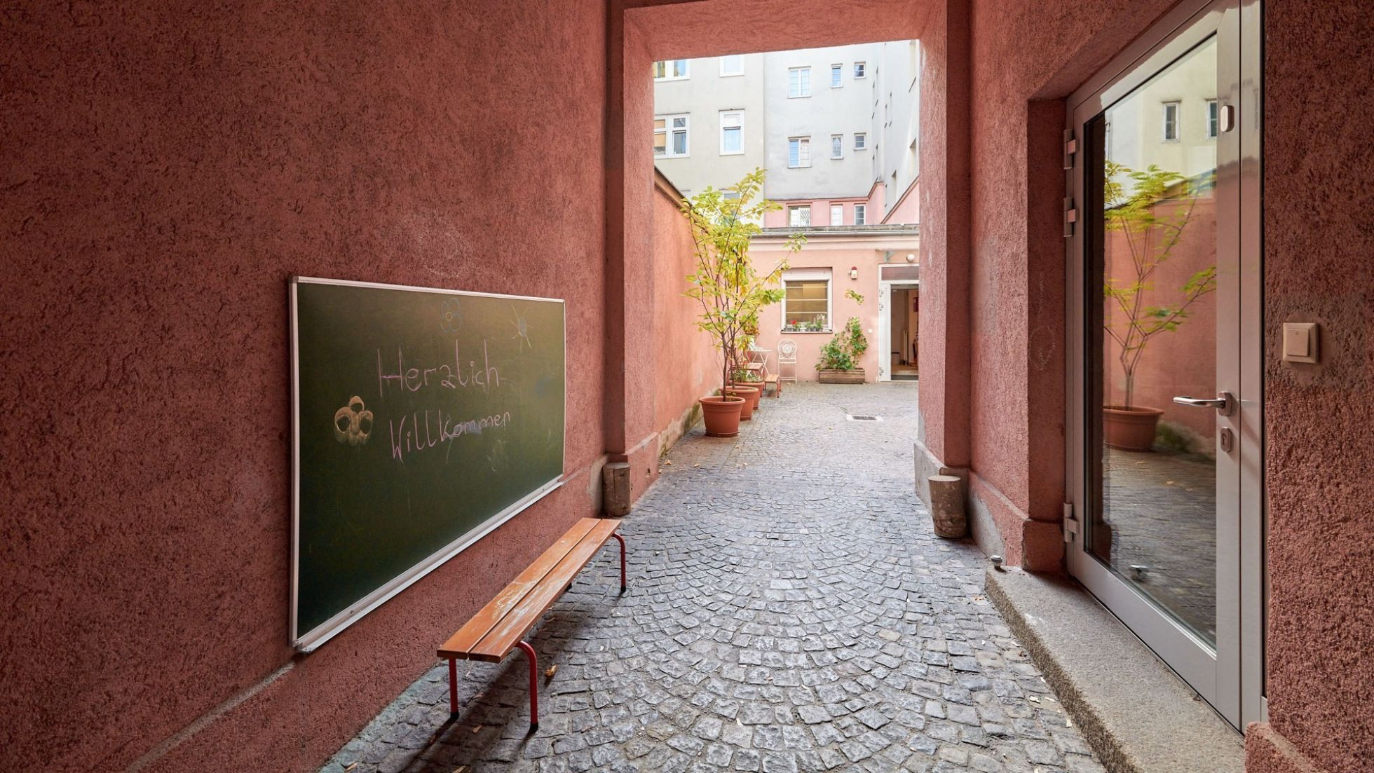 copyright: MA10/Markus Wache Außenbereich Kindergarten Dampfgasse 35-372