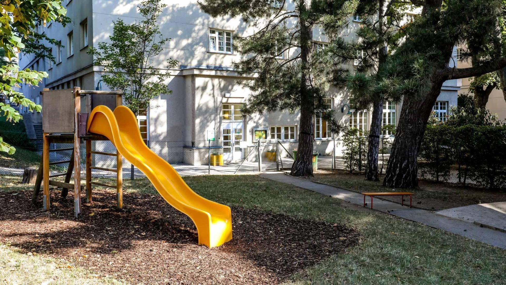 copyright: MA10/Christian Fürthner Außenbereich Kindergarten Rosa-Luxemburg-Gasse 5