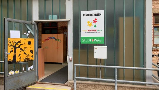 Gebäude Kindergarten 1100 Gudrunstraße 128