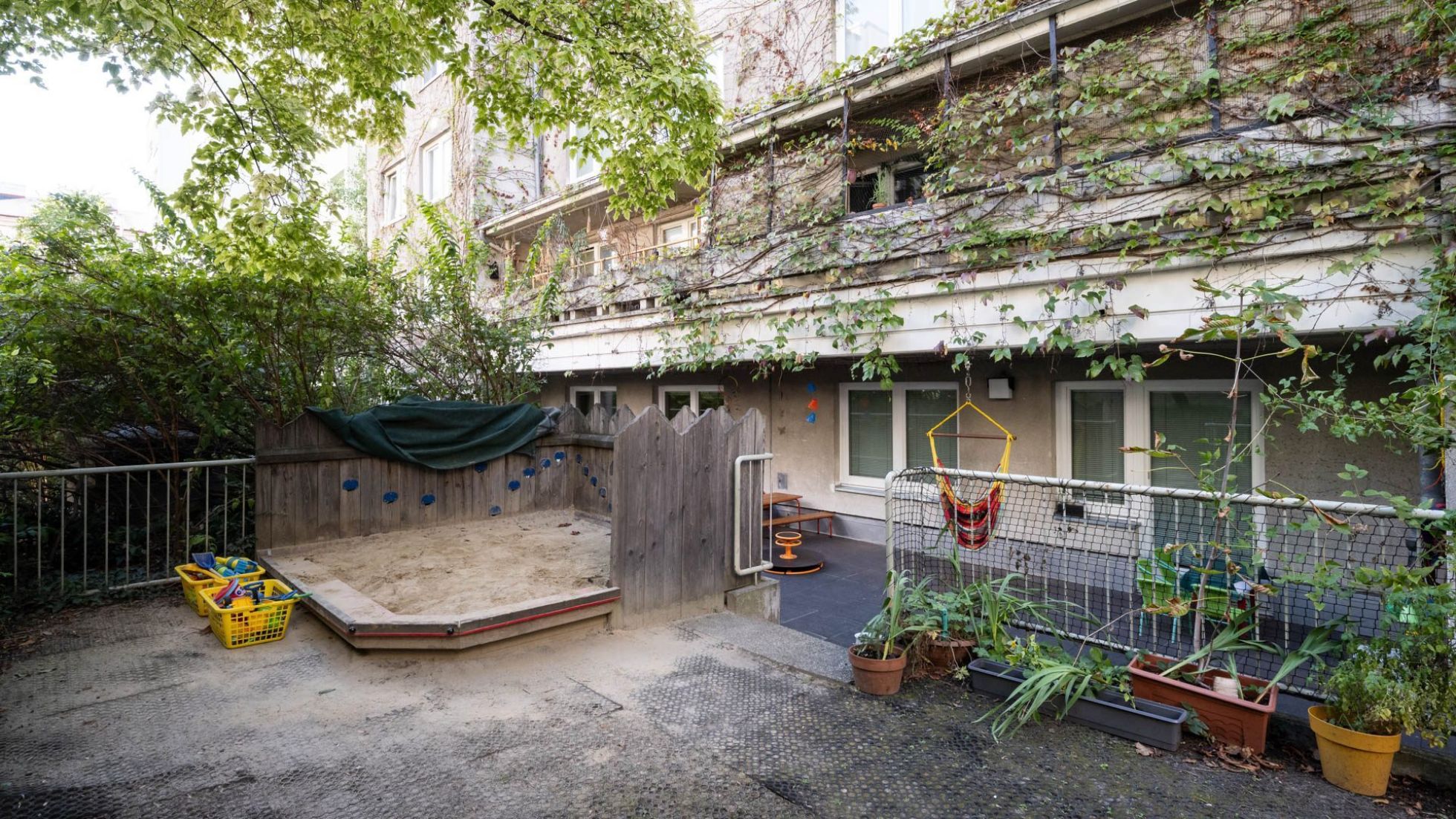 copyright: MA 10/Johannes Wiedl Außenbereich Kindergarten Ziegelofengasse 24-26